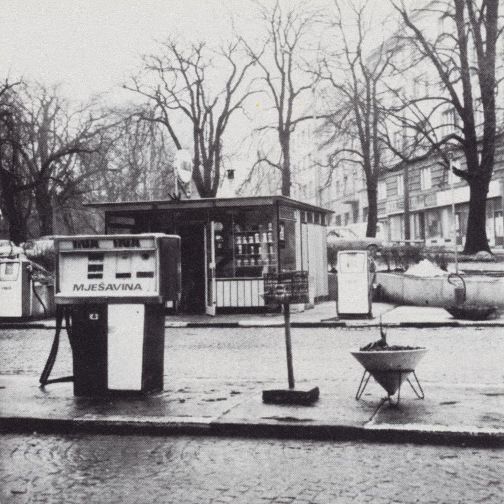 Benzinska pumpa INA, Trg Marka Oreškovića (današnji Langov trg) 1970-ih godina